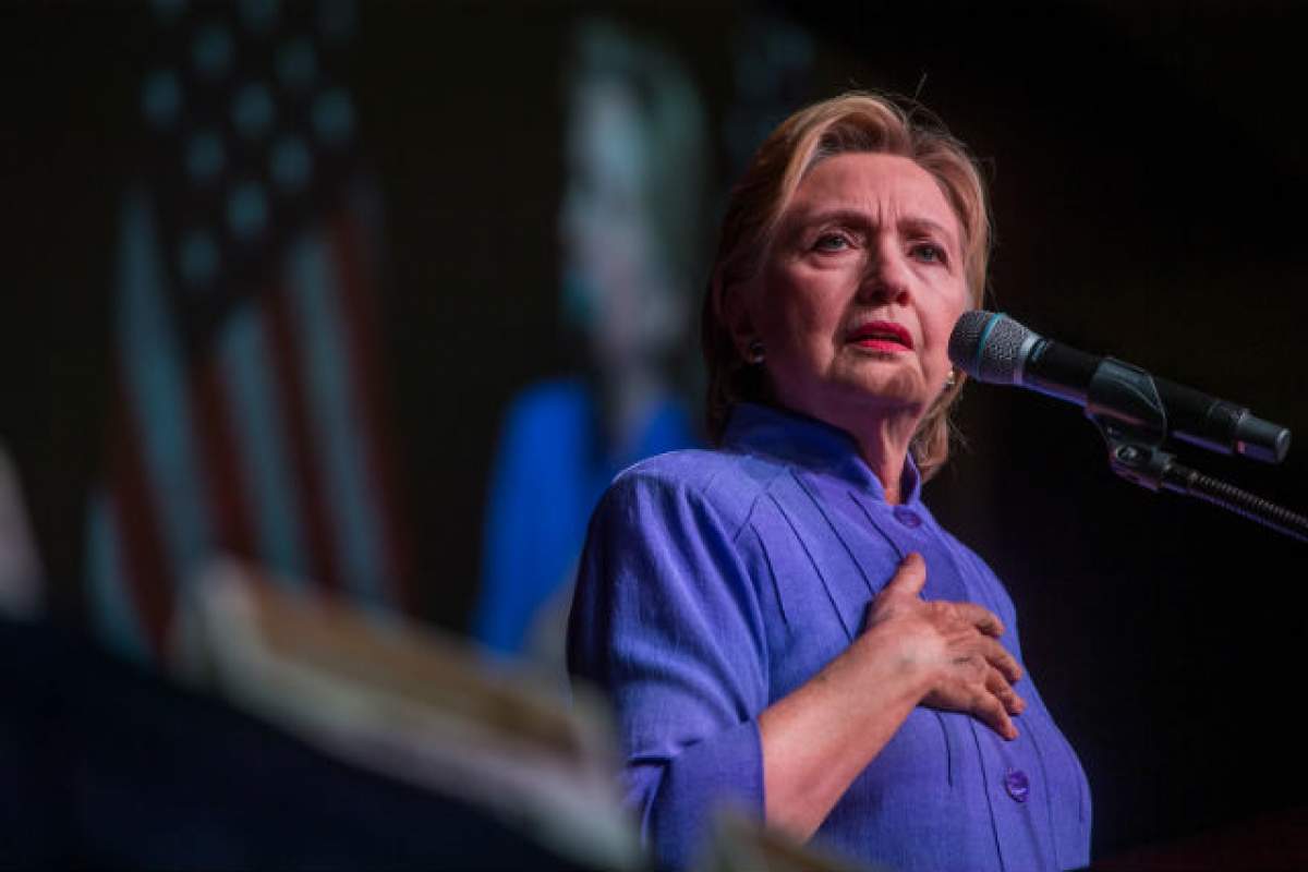 VIDEO / Imagini cu pregătirile PRIMULUI DISCURS al lui Hillary Clinton, după ce a pierdut lupta pentru fotoliul de la Casa Albă
