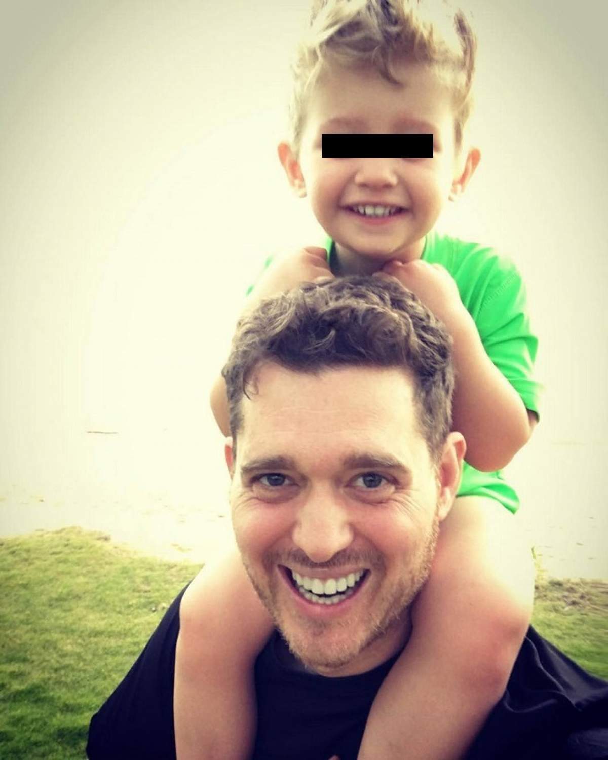 S-a aflat de ce tip de cancer suferă fiul artistului Michael Buble