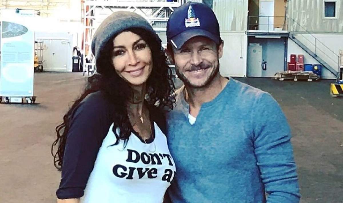 Transparentă şi cu chiloţii la vedere! Mihaela Rădulescu a venit îmbrăcată așa la o cursă de-a lui Felix Baumgartner! Toată lumea s-a uitat la ea