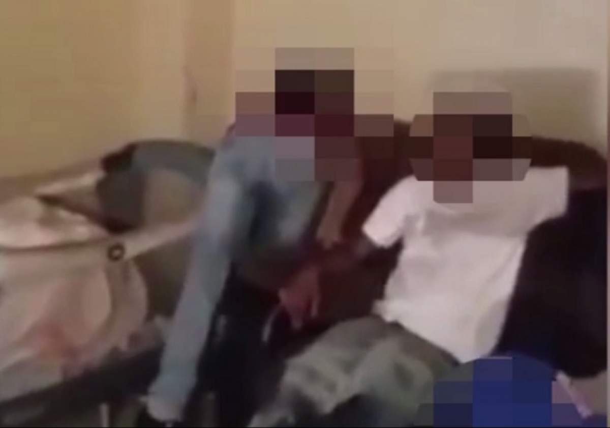 VIDEO / O mamă şi-a surprins fiul în timp ce întreţinea relaţii intime cu o tânără. Reacţia femeii, de milioane: "Are gura scârboasă"