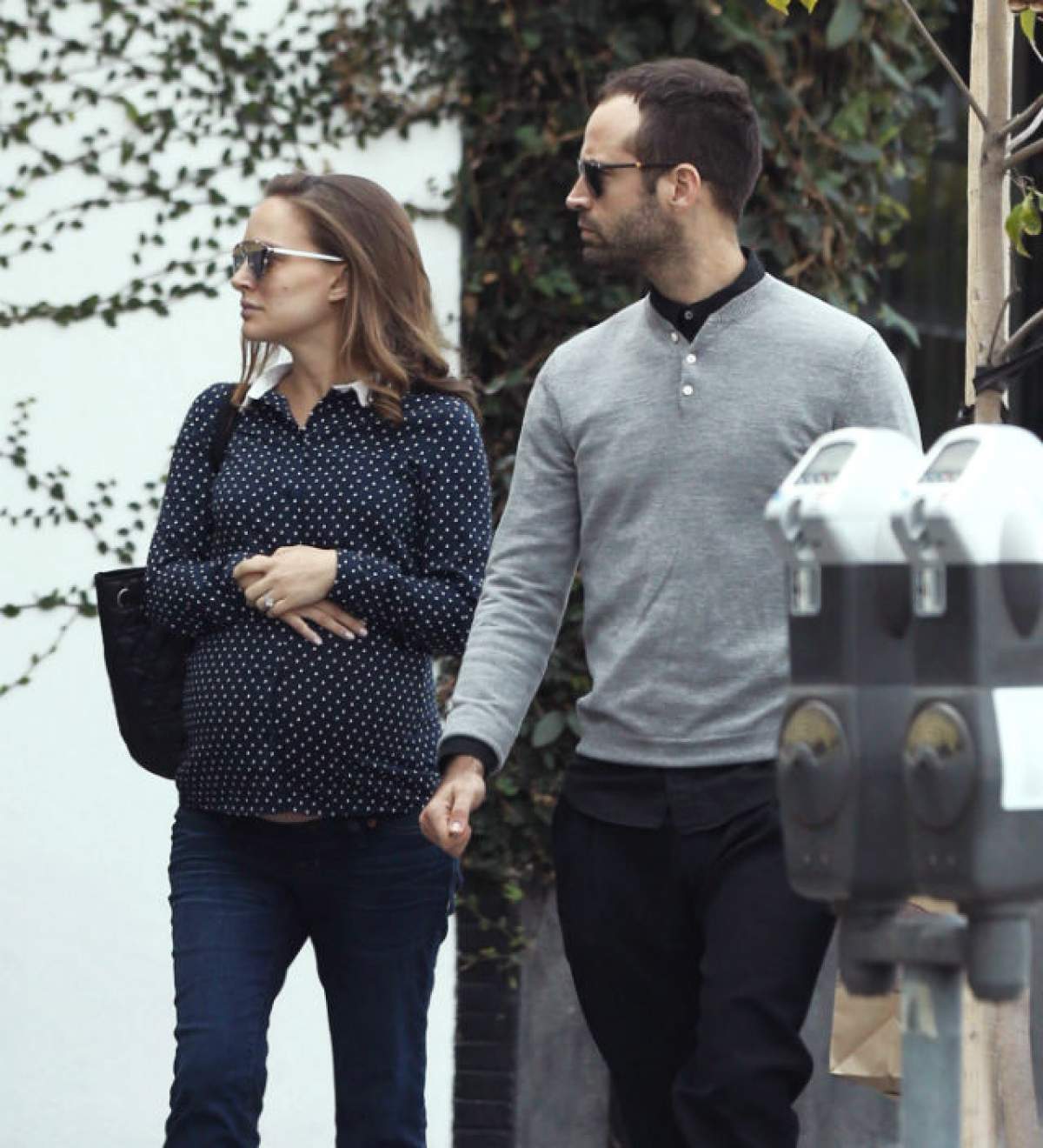 FOTO / Actriţa Natalie Portman are probleme cu sarcina!?! Cum au surprins-o paparazzii