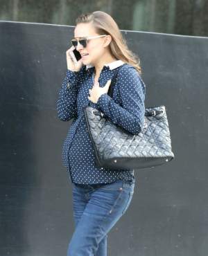FOTO / Actriţa Natalie Portman are probleme cu sarcina!?! Cum au surprins-o paparazzii