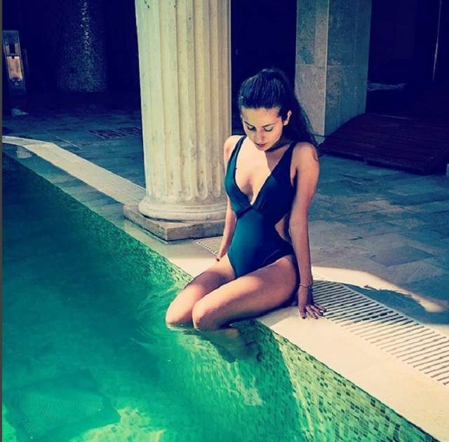 FOTO / Cine se ascunde în spatele vocii trupei Dj Project? Solista, în ipostaze mai mult decât sexy, pe Internet!