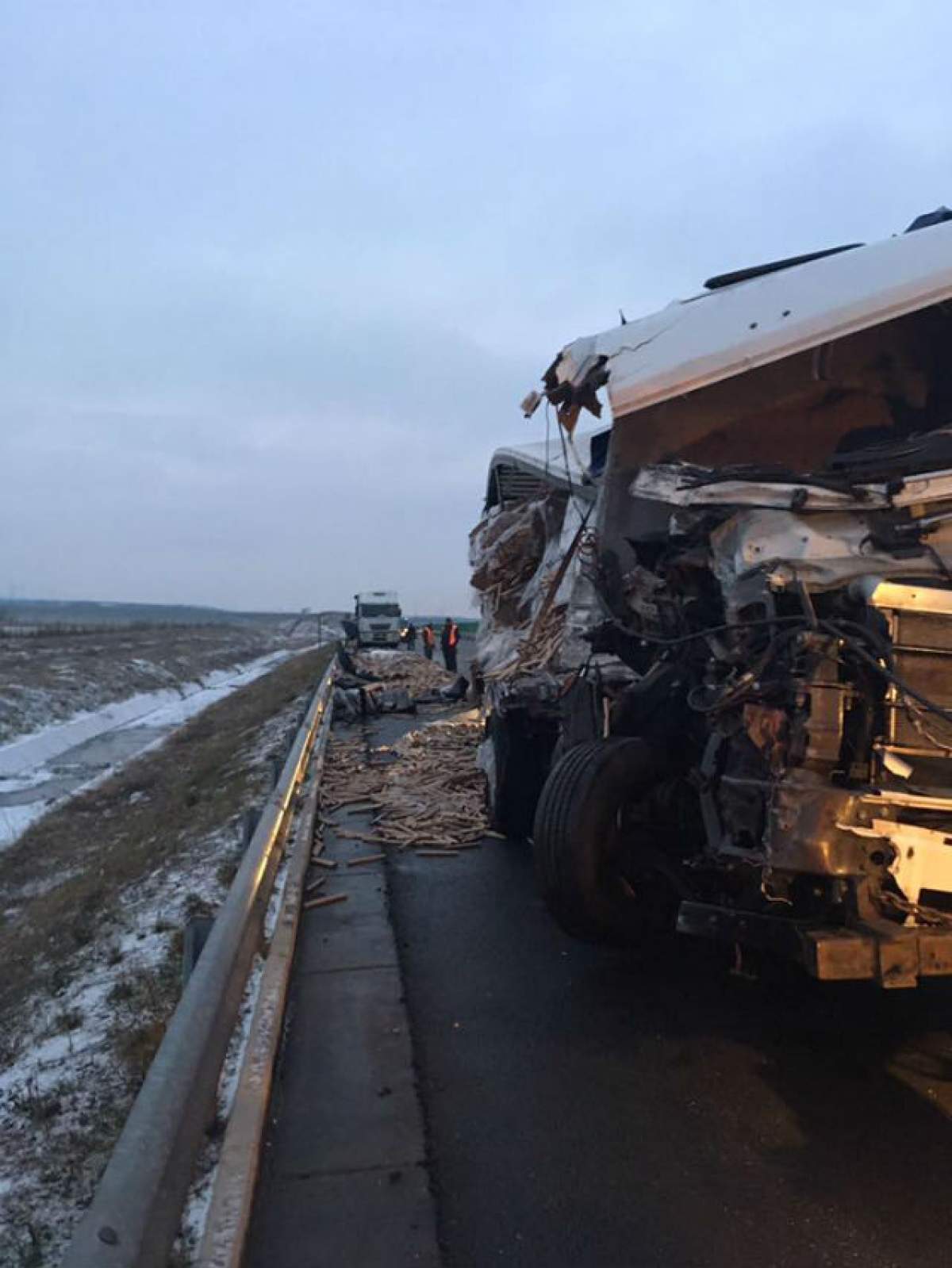 FOTO / Accident grav pe autostrada A1 Deva-Sebeş! Trei tiruri au fost implicate