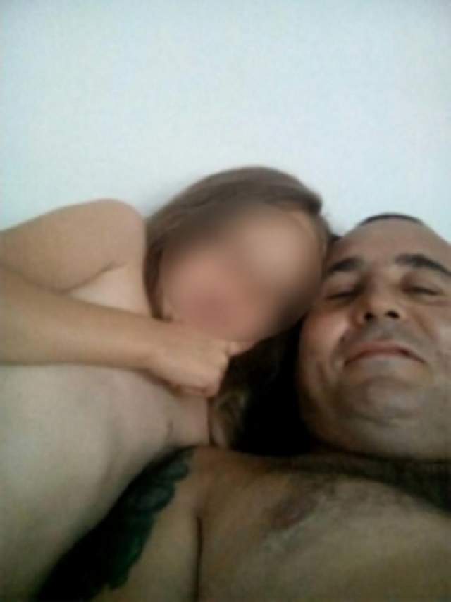 FOTO / Caz revoltător! Un controlor din Iaşi şi-a pozat fiica goală puşcă, iar pozele au ajuns publice