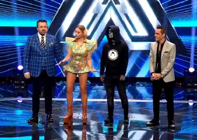 FOTO / La soare te poţi uita, dar la Delia ba! Jurata sclipeşte în gala de la „X-Factor“