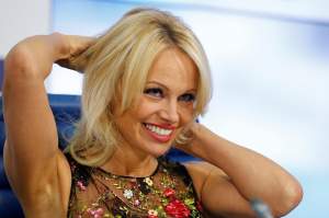 FOTO / Nu mai e ce a fost odată! Pamela Anderson, unde sunt formele apetisante şi voluptoase?