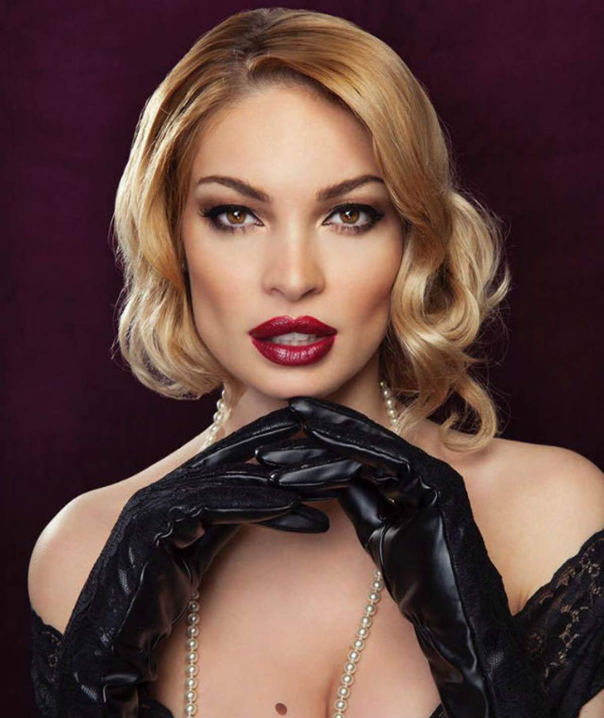 VIDEO / Valentina Pelinel şi bărbaţii la braţul cărora s-a afişat! Care a fost cea mai zbuciumată relaţie