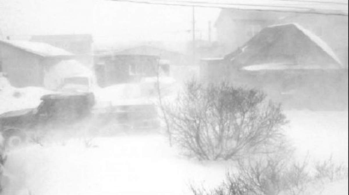 VIDEO / Dezastru după primii fulgi de zăpadă! Drumuri blocate şi accidente în lanţ