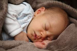 Cum îi asiguri copilului tău un somn liniştit?