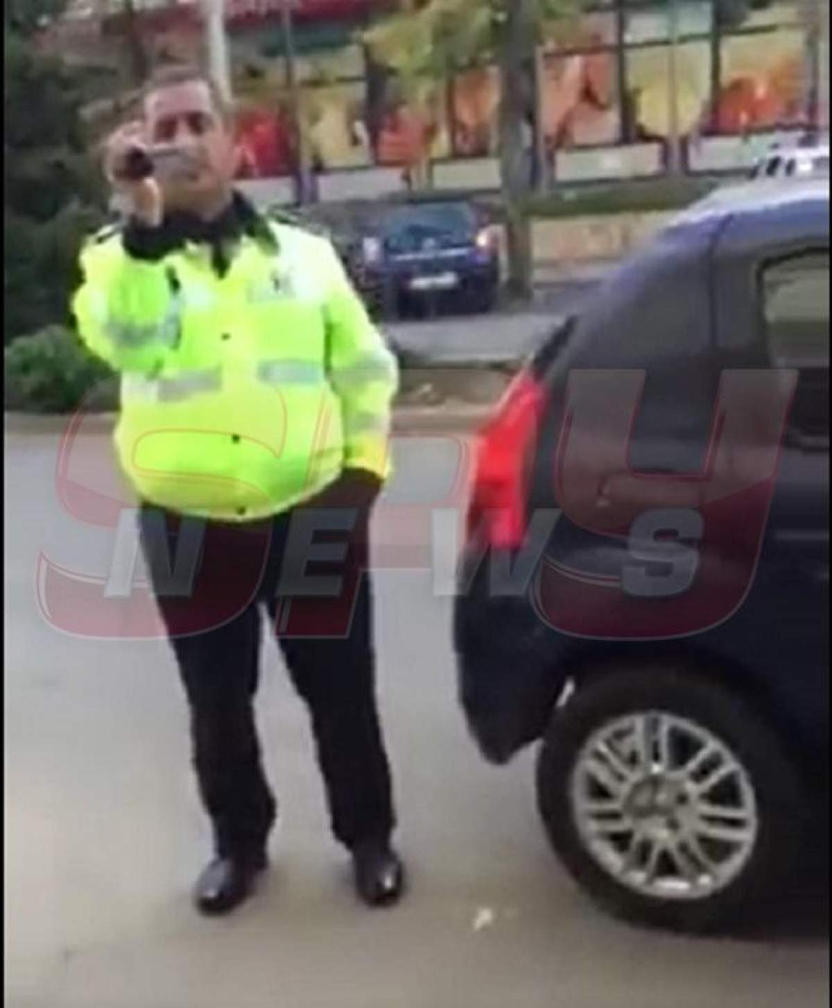 Video scandalos cu doi poliţişti comunitari! Show total, în plină stradă