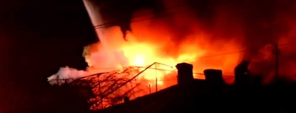 Incendiu în Capitală! Mai multe victime au fost transportate la spital