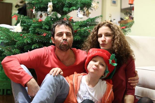 FOTO / Fericire în casa lui Andrei Aradits de Crăciun! De la masa juraţilor „Te cunosc de undeva?“ direct în bucătărie