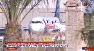 UPDATE - Un avion cu 118 persoane, deturnat. Atacatorii s-au predat
