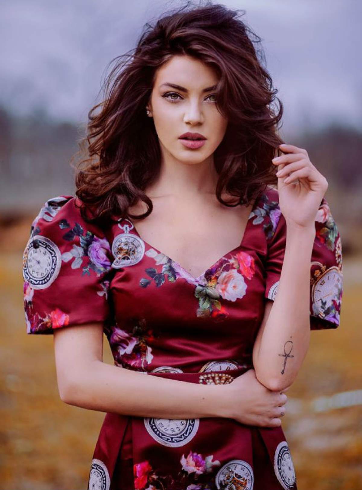 VIDEO / E una dintre cele mai dorite femei în România, însă sărbătorile o prind în depresie! Motivul pentru care Angelina Jolie de România suferă