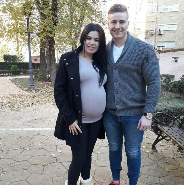 FOTO / Oana şi Cosmin de la "Mireasă pentru fiul meu", cu burtica la înaintare în prag de sărbători! Ce bine arată fosta concurentă