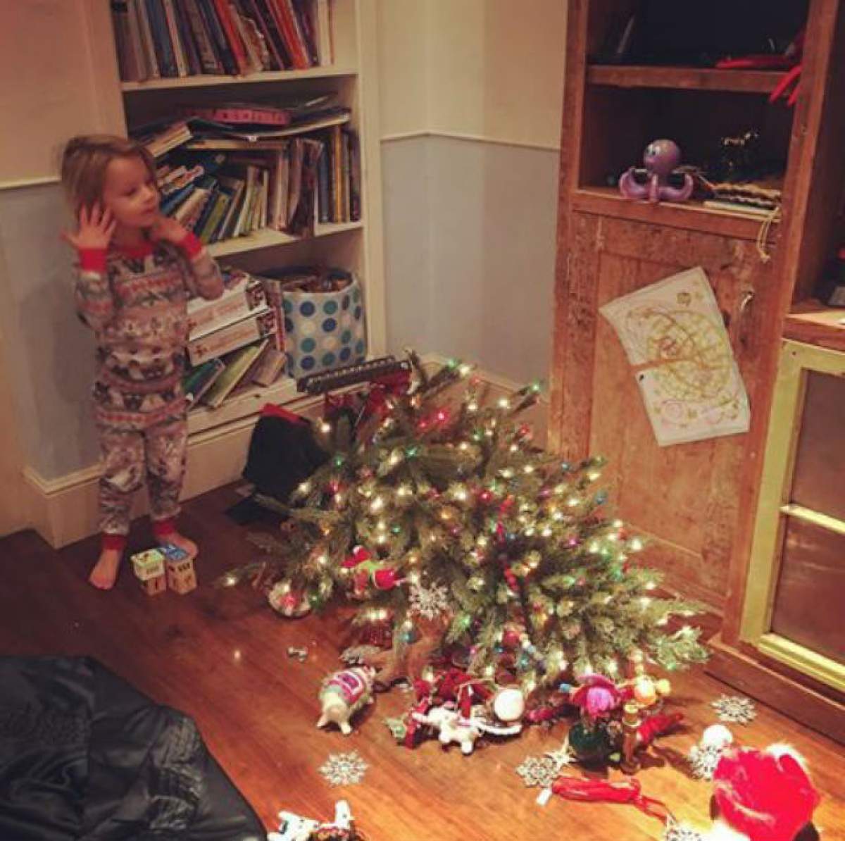 FOTO / Pe principiul: "Mamă, a leşinat bradul!" Ce actriţă celebră a avut parte de un asemenea moment