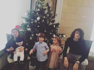 FOTO / Anca Serea și cei cinci copii ai ei, surpriză de Crăciun! Cine le-a călcat pragul și le-a făcut cele mai frumoase sărbători