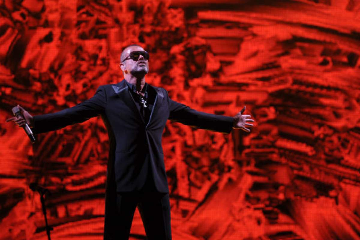 VIDEO & FOTO / Impresionant! Ce a apărut lângă locuinţa lui George Michael, după ce artistul a murit la 53 de ani