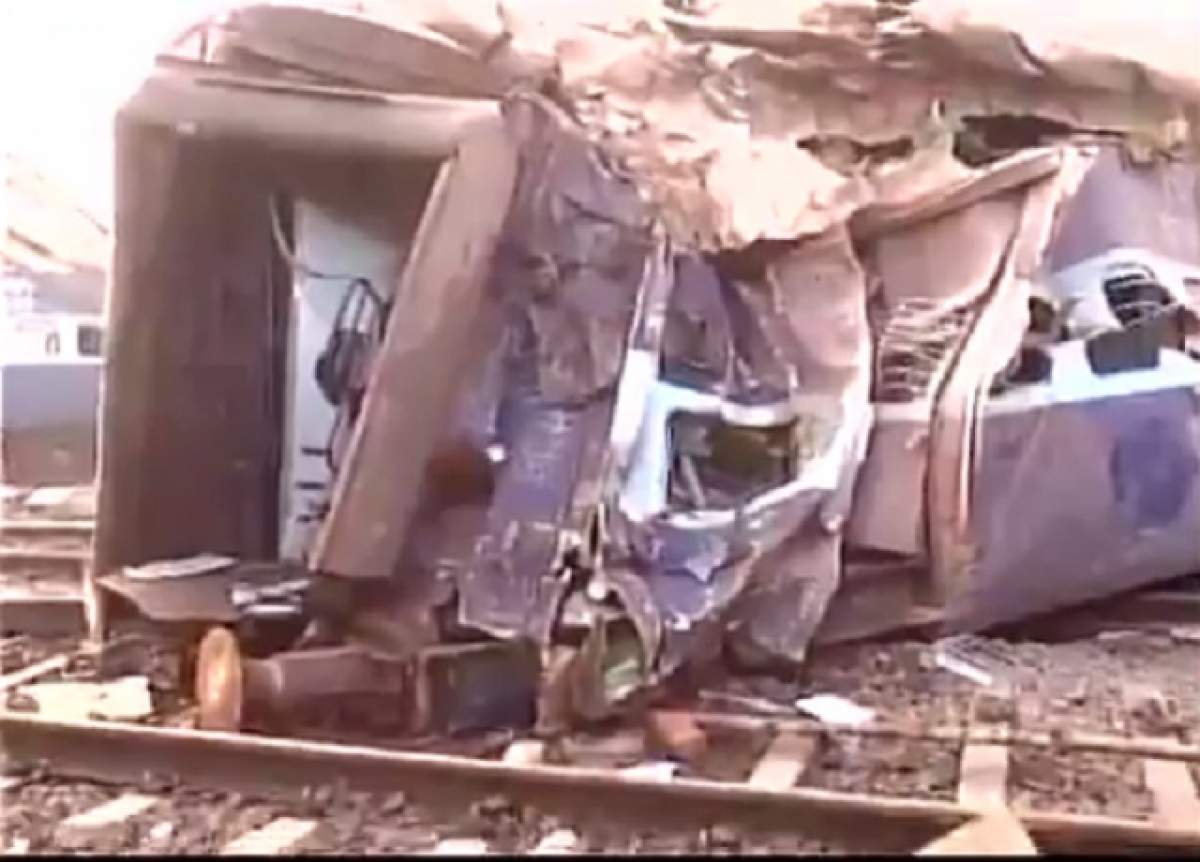 VIDEO / Un tren a deraiat chiar în această dimineaţă! Două persoane au murit