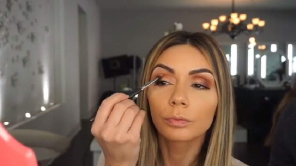 VIDEO / Nu ştii cum să te machiezi de Revelion? Ai aici cea mai bună idee care te va face să străluceşti la propriu