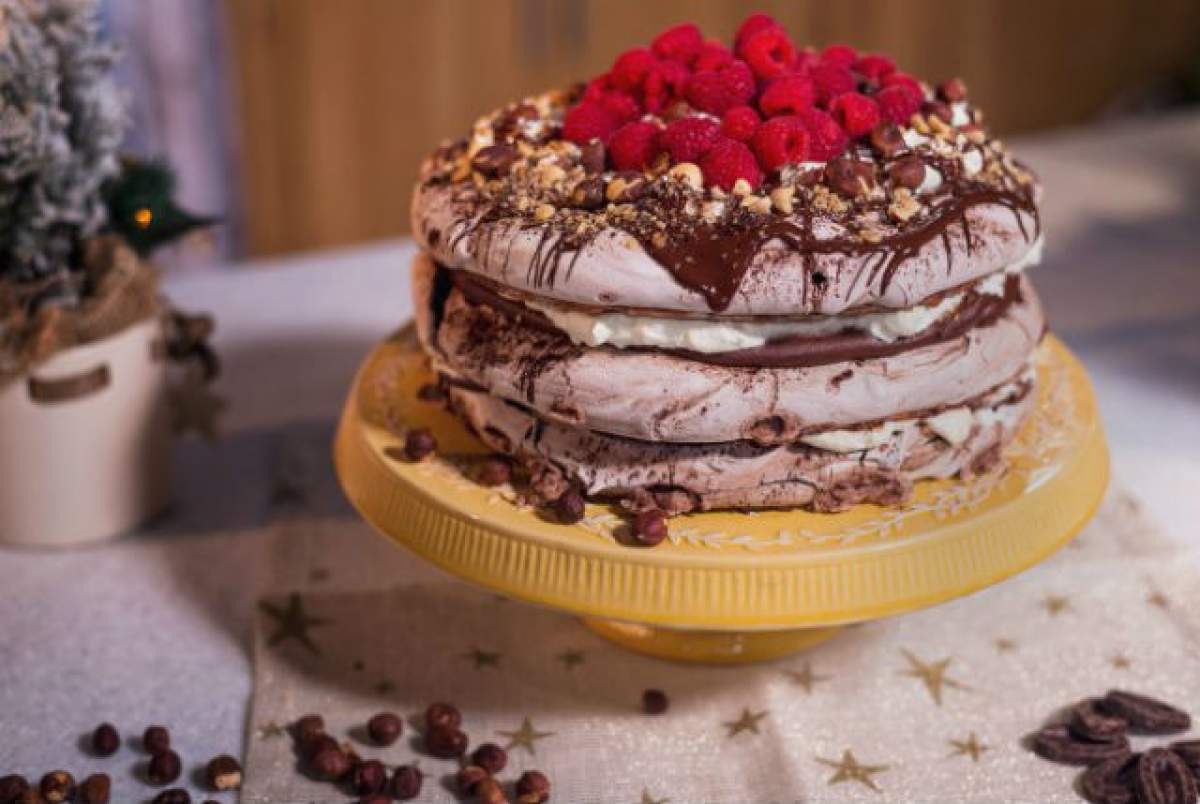 REŢETA ZILEI - JOI: Tort Pavlova cu ciocolată! Un deliciu de desert