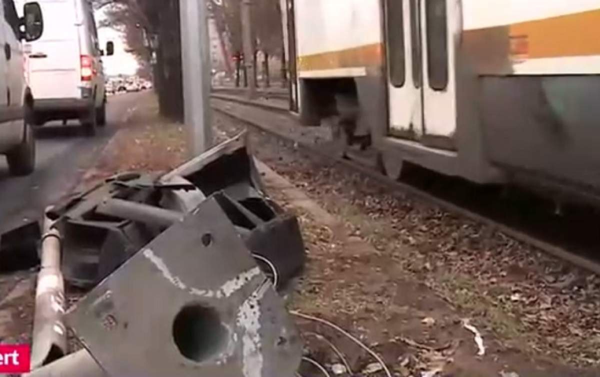 Accident în Capitală între două maşini şi un tramvai. Victimele au fost transportate la spital