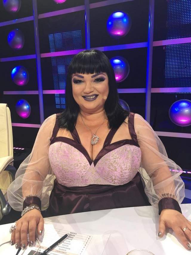 FOTO / Ozana Barabancea nu a mai apărut niciodată aşa la TV! Ce are pe faţă cântăreaţa?