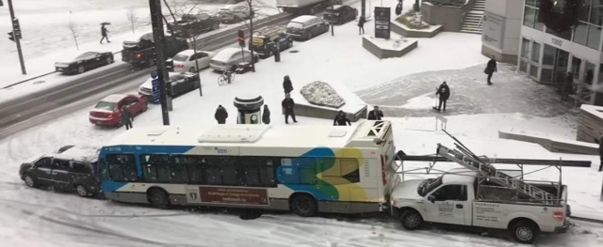 Imagini de cascadorii râsului la Montreal! Canadienii s-au făcut de băşcălie, la prima ninsoare! / VIDEO