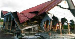 VIDEO / UPDATE: Cutremur de 6,5 grade pe scara Richter în Indonezia: cel puţin 97 de morți, sute de răniți