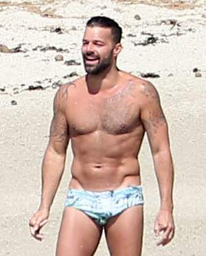 FOTO / Ricky Martin şi logodnicul său, cu “bărbăţia“ la vedere! Aşa au apărut cei doi pe plajă