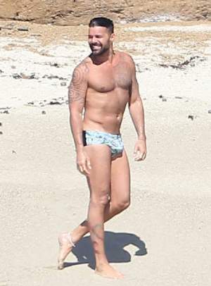 FOTO / Ricky Martin şi logodnicul său, cu “bărbăţia“ la vedere! Aşa au apărut cei doi pe plajă