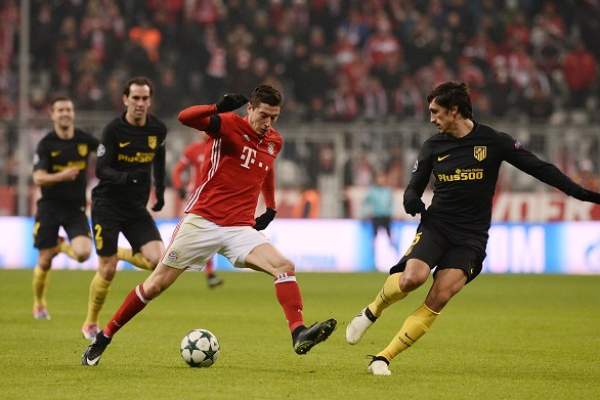Robert Lewandowski va deveni tată! A făcut anunţul în timpul meciului dintre Bayern şi Atletico Madrid! / FOTO