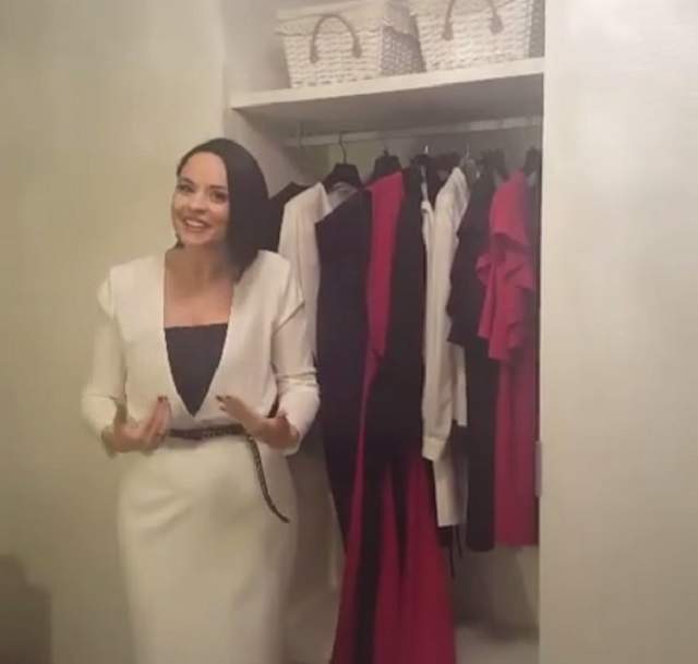 VIDEO / Andreea Marin s-a filmat înainte de eveniment, dar a lăsat ușa dressingului deschisă. Ce a observat toată lumea în casa vedetei