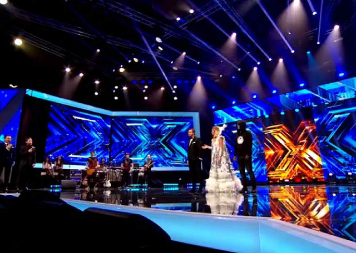 FOTO / Surpriză uriaşă în prima Gală Live de la "X Factor"! Ştefan Bănică Jr. a fost înlocuit! Cine s-a aşezat pe scaunul său