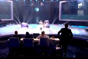 VIDEO / Ce apariţie spectaculoasă, dar şi ce prestaţie impresionantă a avut Prinţesa de Aur în prima Gală Live de la "X Factor"