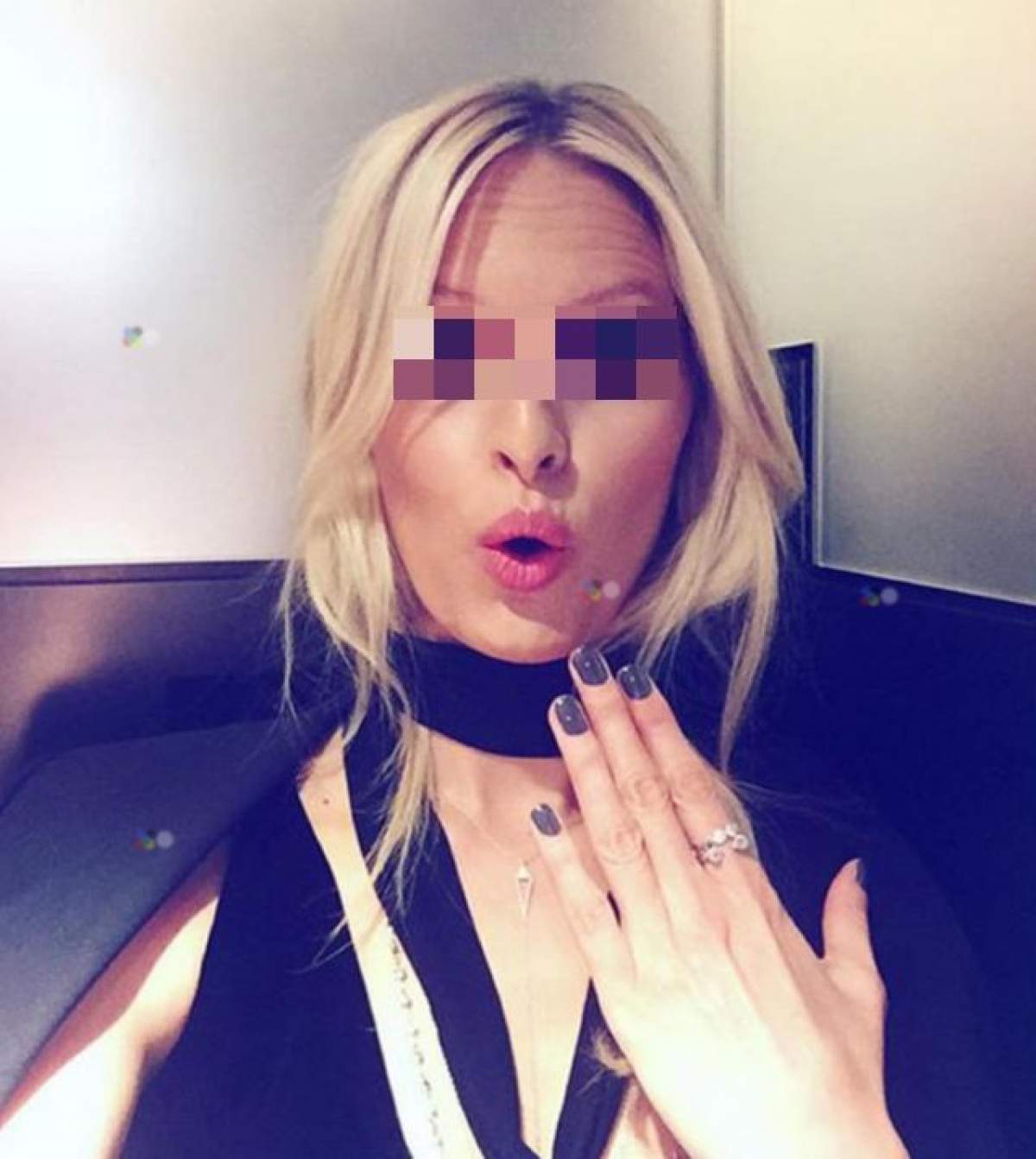 Karolina Kurkova s-a fotografiat în timp ce îşi alăpta bebeluşul. Imaginea a ajuns pe internet