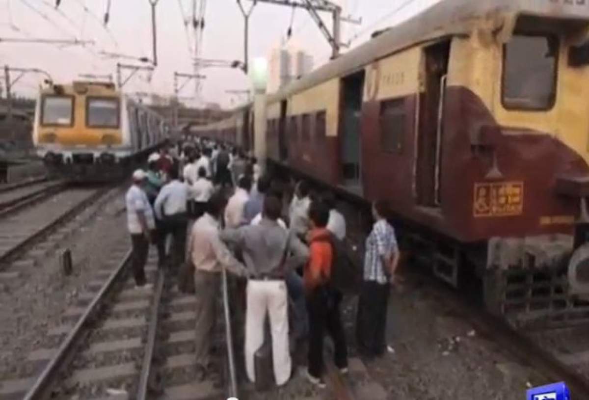 VIDEO / Moda selfie-urilor a mai făcut o victimă! Un adolescent de 16 ani a murit zdrobit de tren în timp ce încerca să se fotografieze