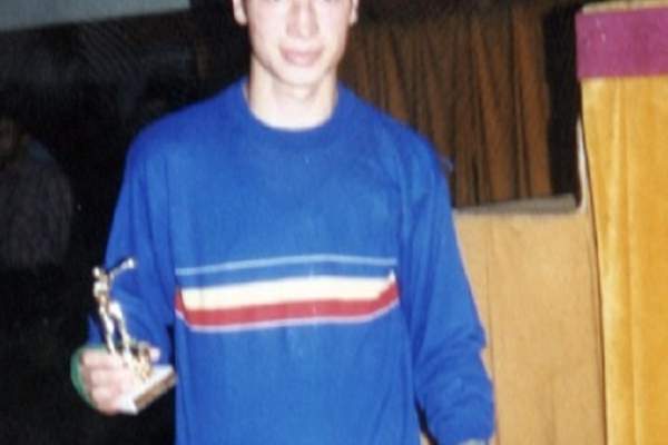 Pariu că nu-l recunoşti? Indiciu: e unul dintre cei mai mari sportivi ai lumii şi e român