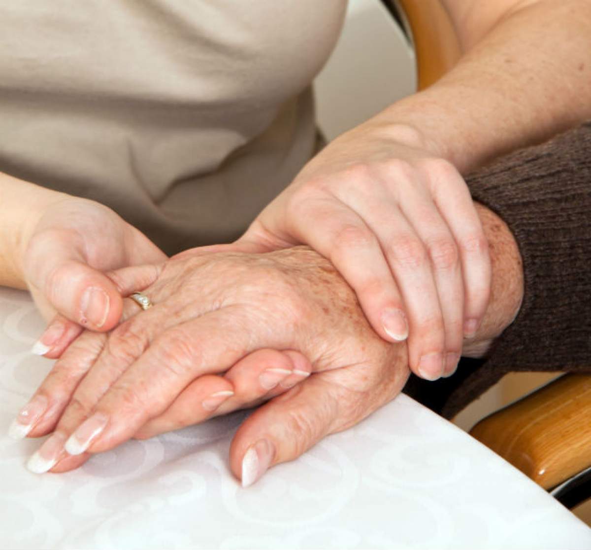 O simplă atingere a unui deget te poate scăpa de numeroase dureri. Cum se face presopunctura în mod corect pentru a fi sănătos