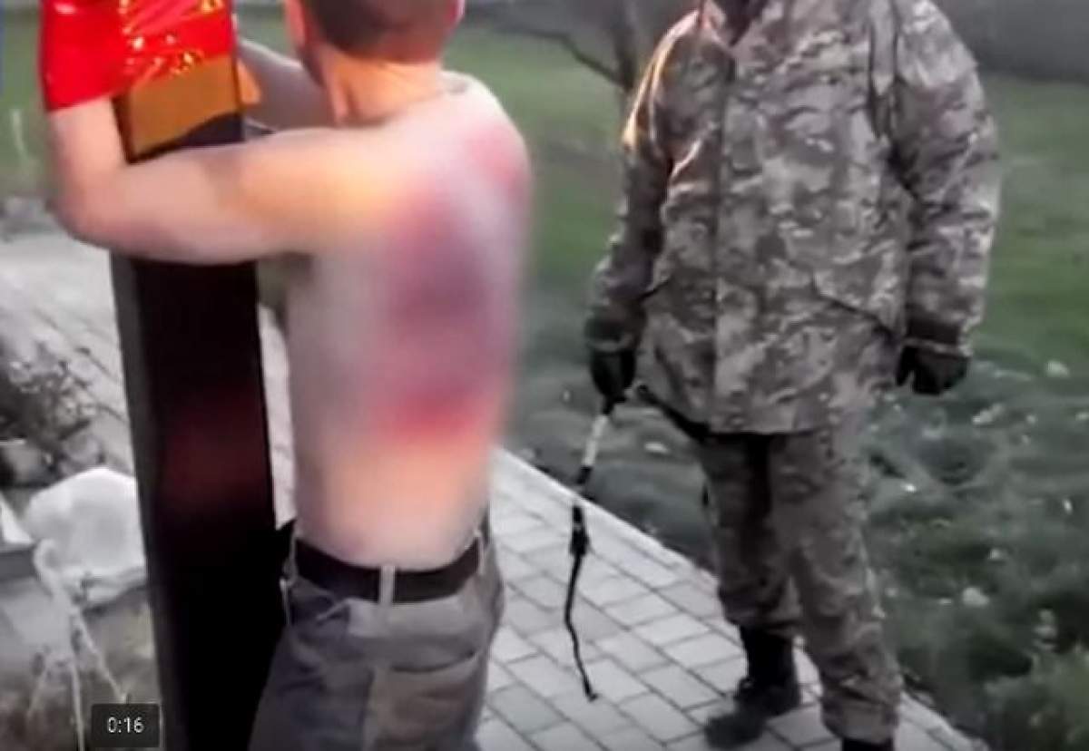 VIDEO / Dealer de droguri, torturat până la moarte de rebelii pro-Rusia din Ucraina! Imagini ŞOCANTE