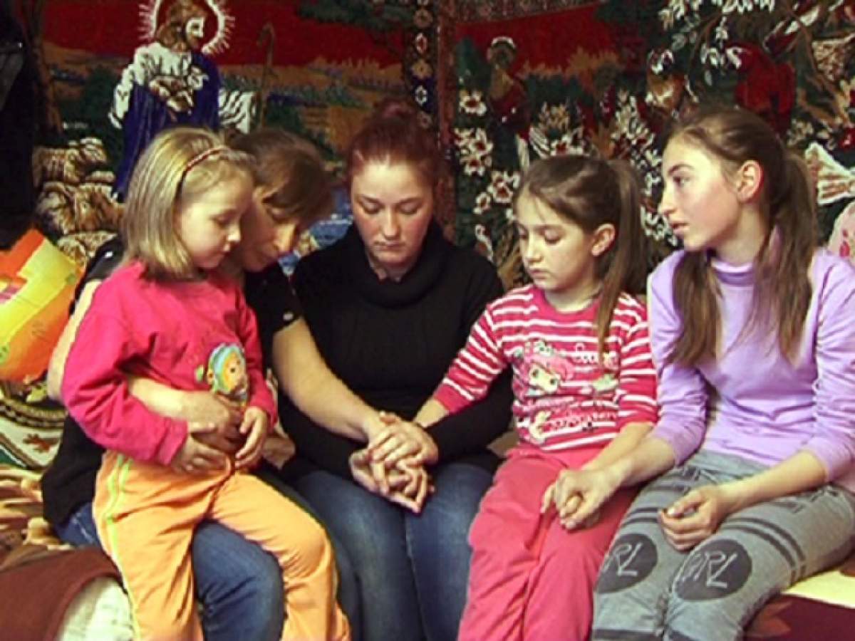 VIDEO / Dramă teribilă pentru o familie din Vaslui!  Patru fete şi mama lor au fugit de acasă ca să scape din infernul tatălui alcoolic