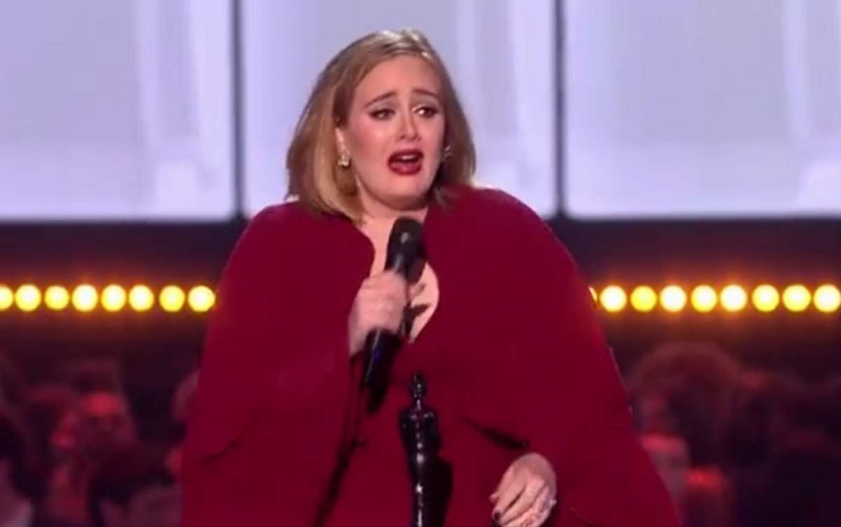 VIDEO / Moment delicat pentru Adele! Vedeta nu şi-a putut stăpâni emoţiile şi a izbucnit în lacrimi pe scenă la Brit Awards