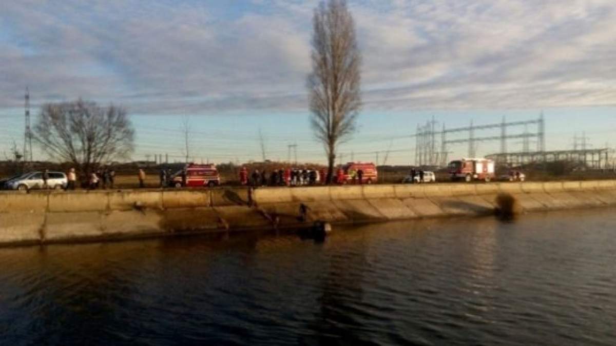 VIDEO / Accident teribil în râul Dâmbovița! Un bărbat s-a răsturnat cu mașina în apă, iar medicii nu au reușit să îl salveze