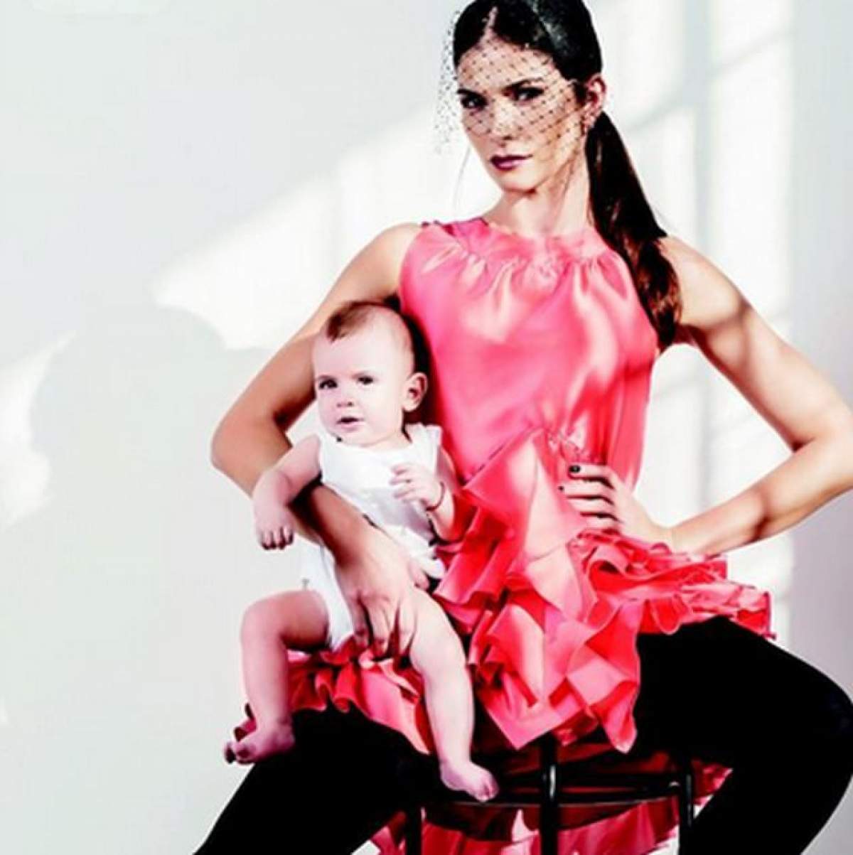 Imaginea care a emoţionat tot internetul! Cea mai înduioșătore fotografie cu Alina Puşcaş şi bebeluşul ei