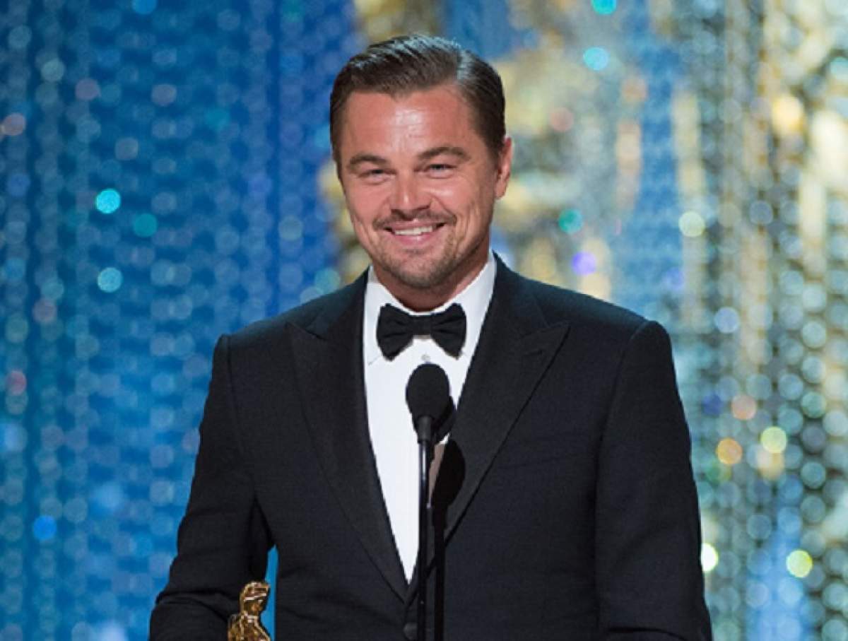 VIDEO / Leonardo DiCaprio, semn obscen pe scena Premiilor Oscar! În timp ce zâmbea frumos, nimeni nu a observat gestul