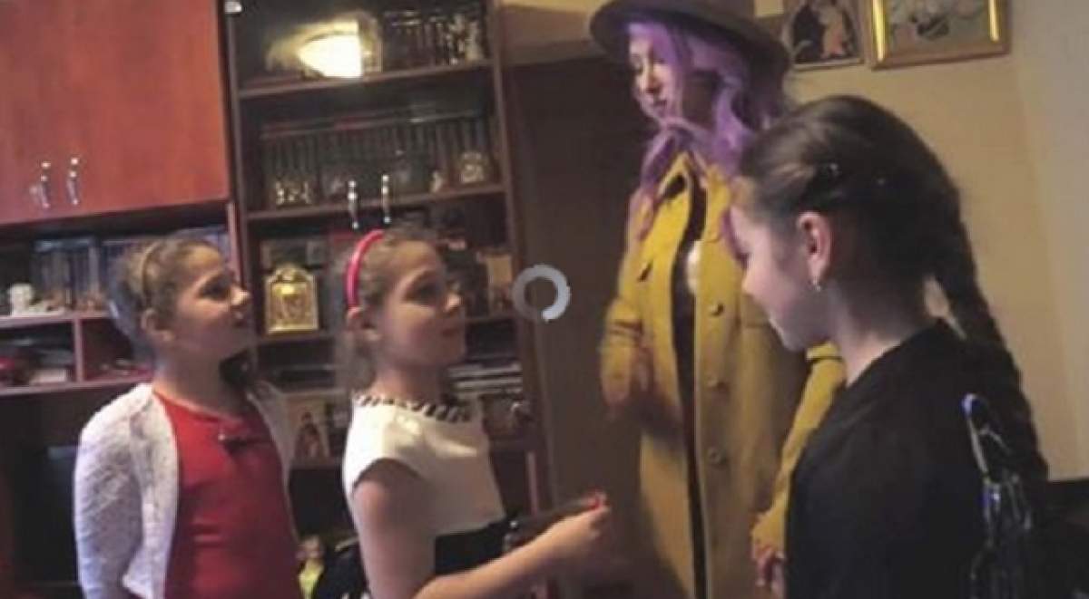 VIDEO / Andreea Bălan, surpriză de proporţii pentru două fane minore! Artista le-a bătut la uşă, iar ce a urmat a devenit viral