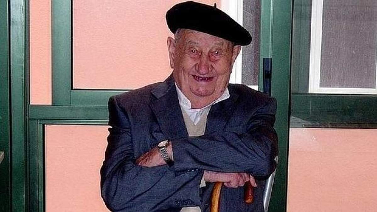 Secretul longevităţii unui bărbat care a trăit 107 ani. "Nu a băut nicio picătură de apă"