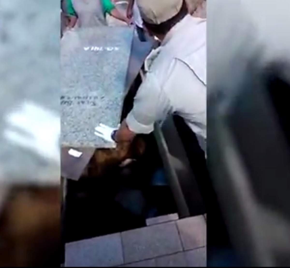 VIDEO / A fost bătut crunt şi îngropat de viu, într-un cimitir, dar a fost salvat în ultima clipă! Cum a fost posibil