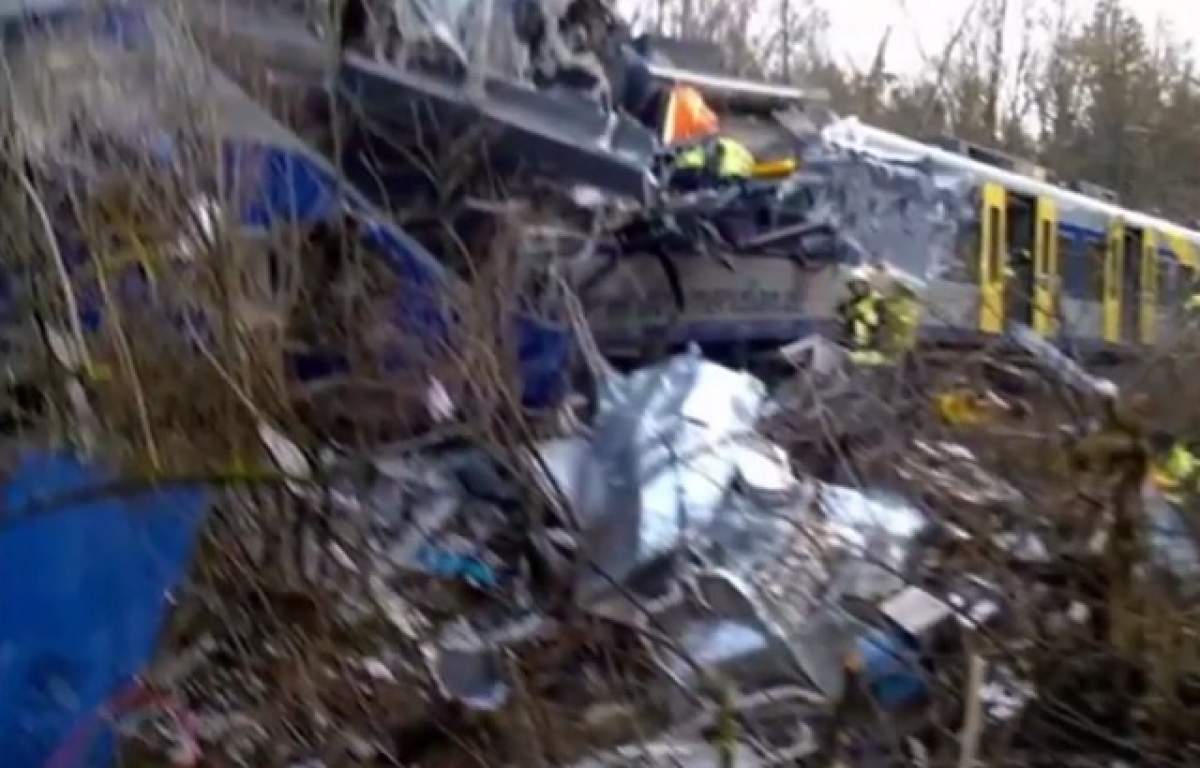 VIDEO / Accident cumplit în Germania: Două trenuri de pasageri s-au ciocnit frontal! Opt persoane au murit, alte 150 sunt rănite
